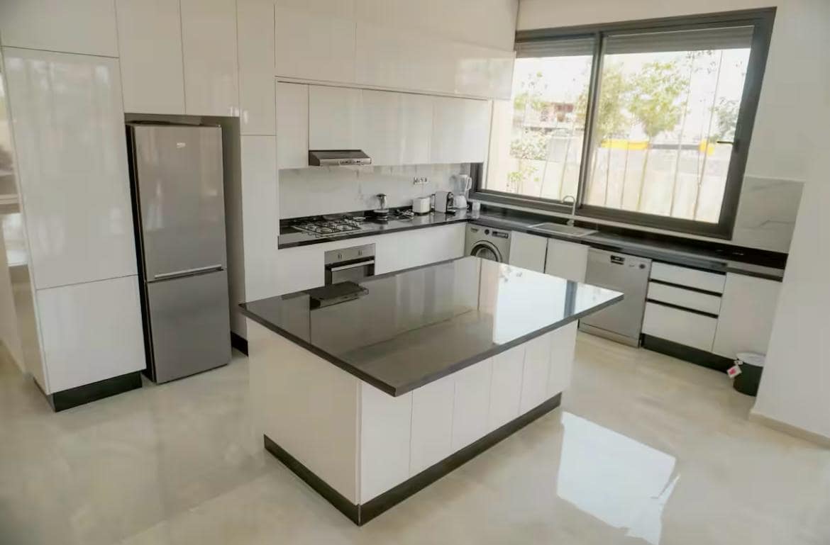 98ecee5b-260c-4729-9bb0-e2369bd26376