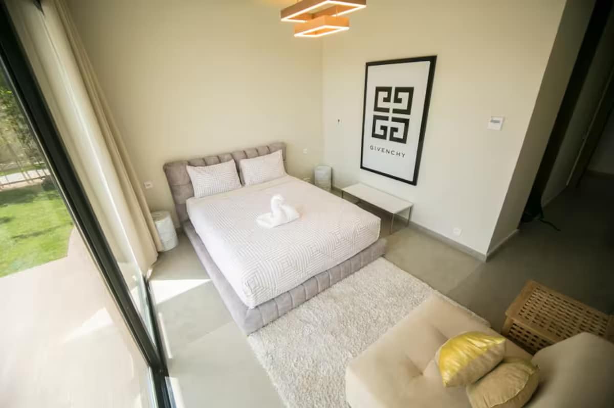 1175308e-3c6b-4c87-a570-53f9fda50ad1