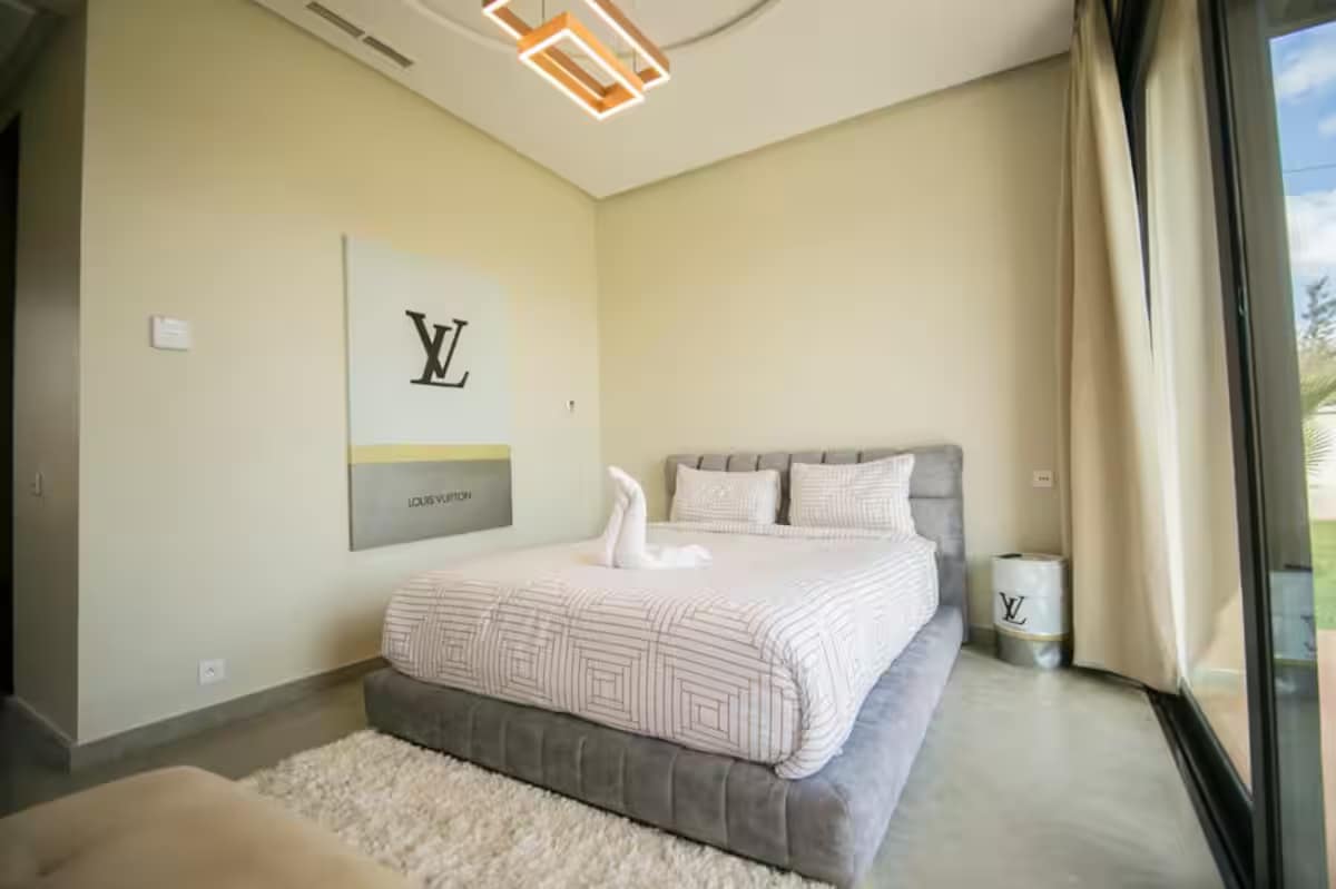 cd6189f6-a575-438c-ae83-769e792f93b2