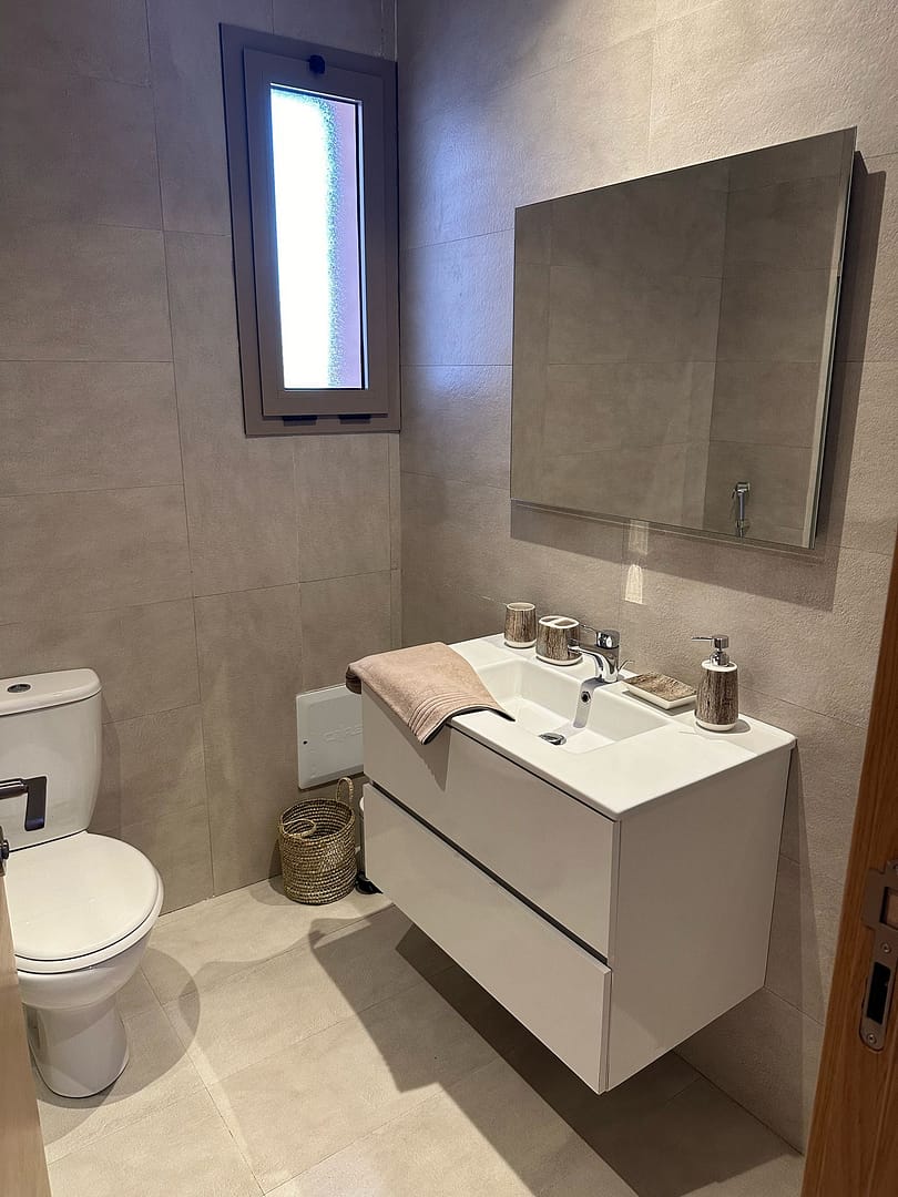 WhatsApp Image 2025-03-18 at 11.01.19 (2)